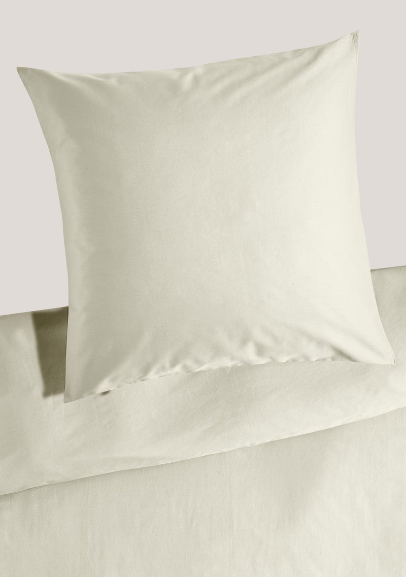 Precious plain satin bed linen with zipper