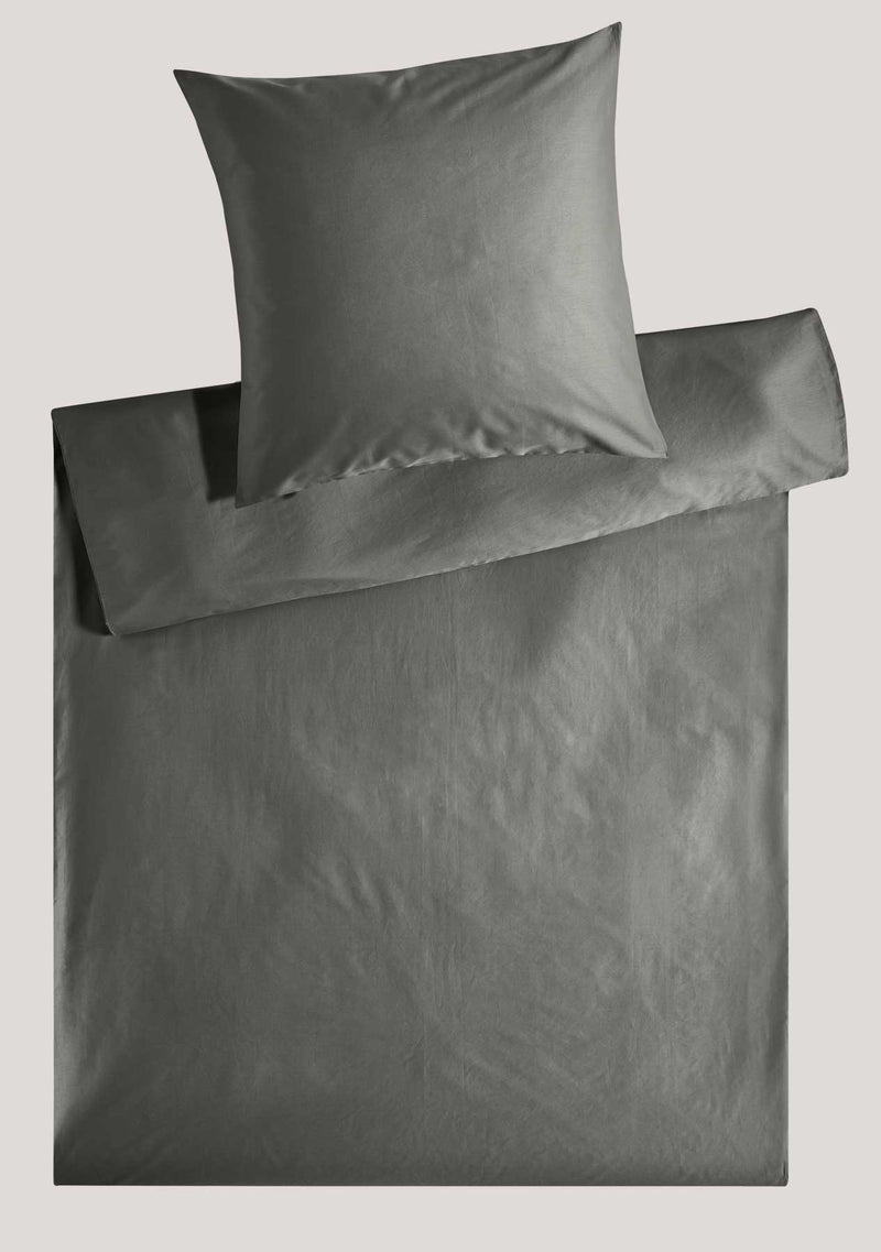 Precious plain satin bed linen with zipper