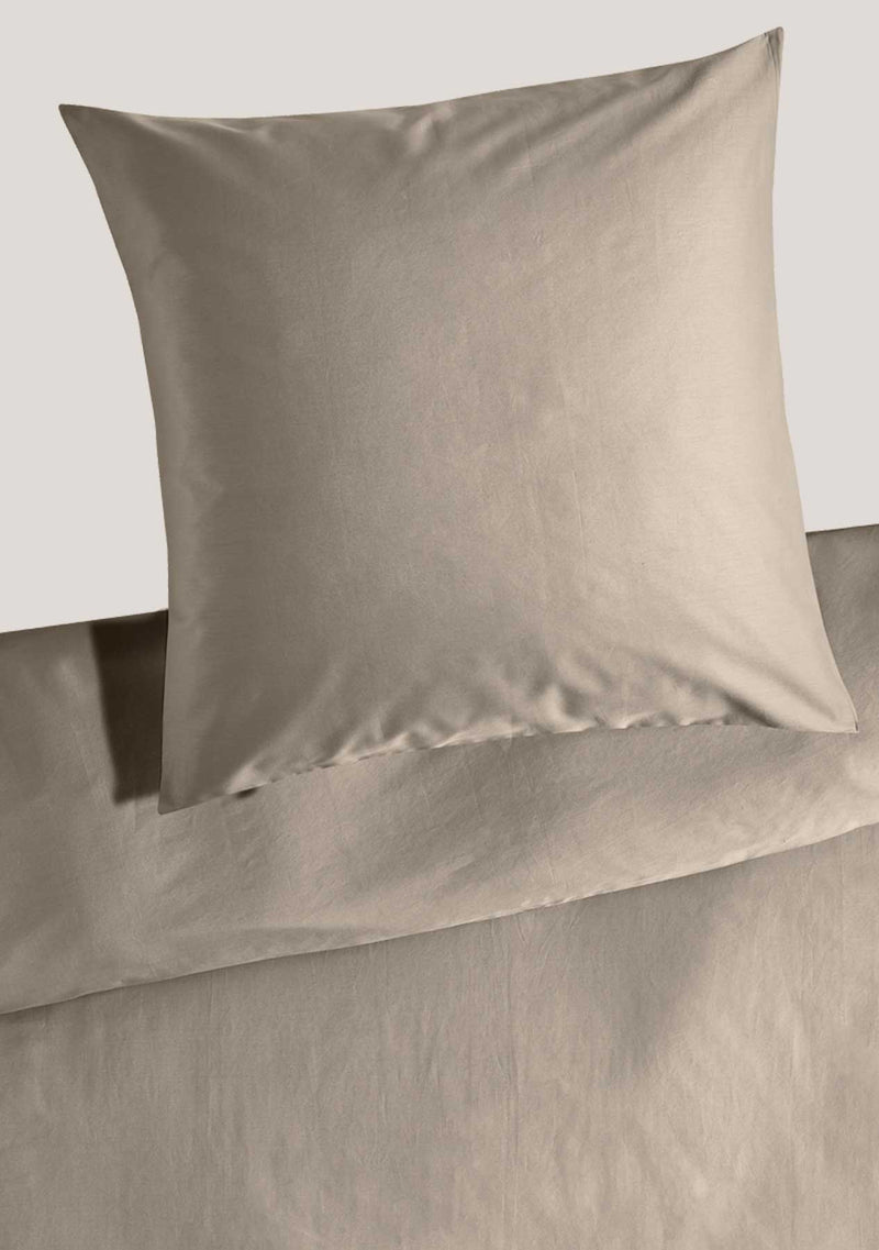 Precious plain satin bed linen with zipper