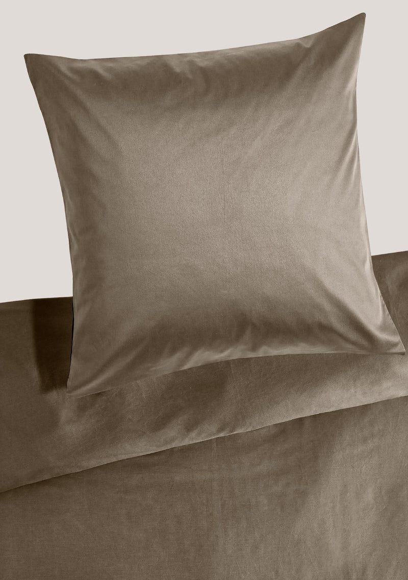 Precious plain satin bed linen with zipper